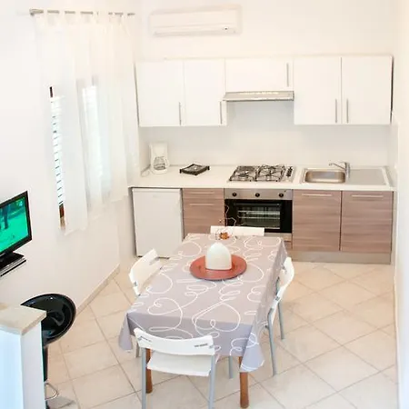 Holiday home Kucica Lusi *