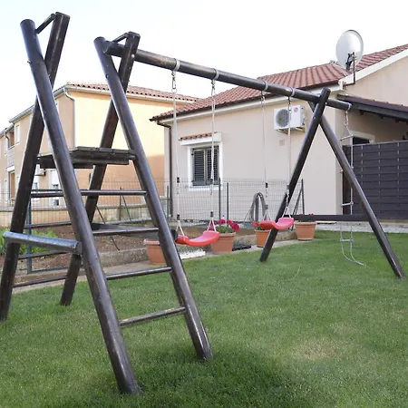 Kucica Lusi Holiday home